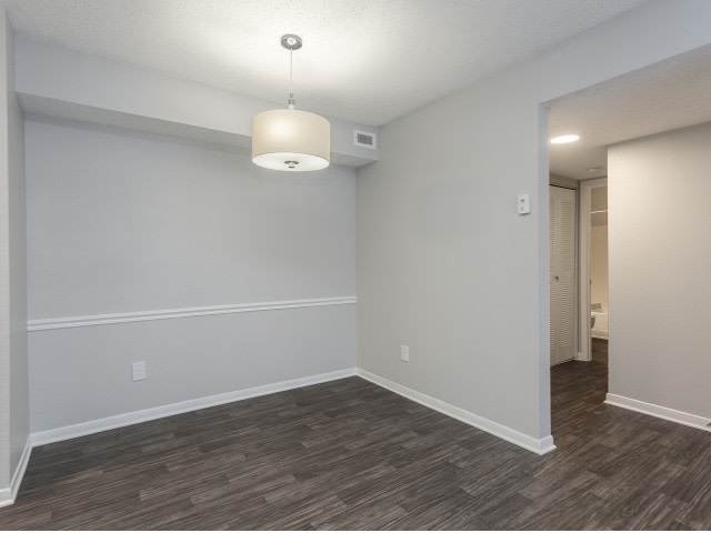 1070 Main Apartments Image 11