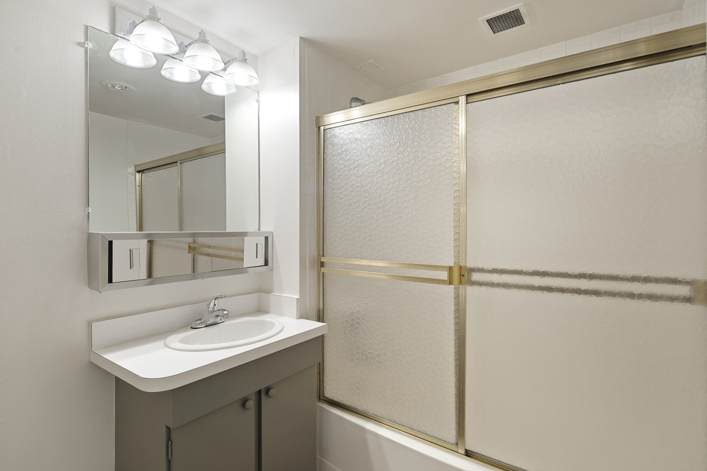 Concierge Rocky Hill Apartments Image 11