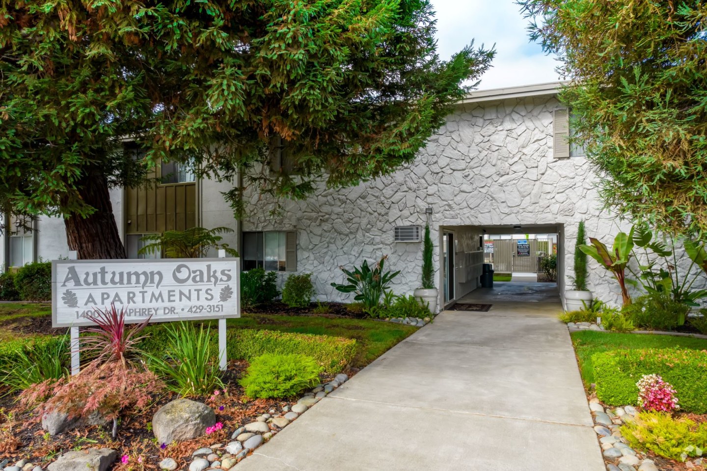 Autumn Oaks Townhomes & Apartments Image 1