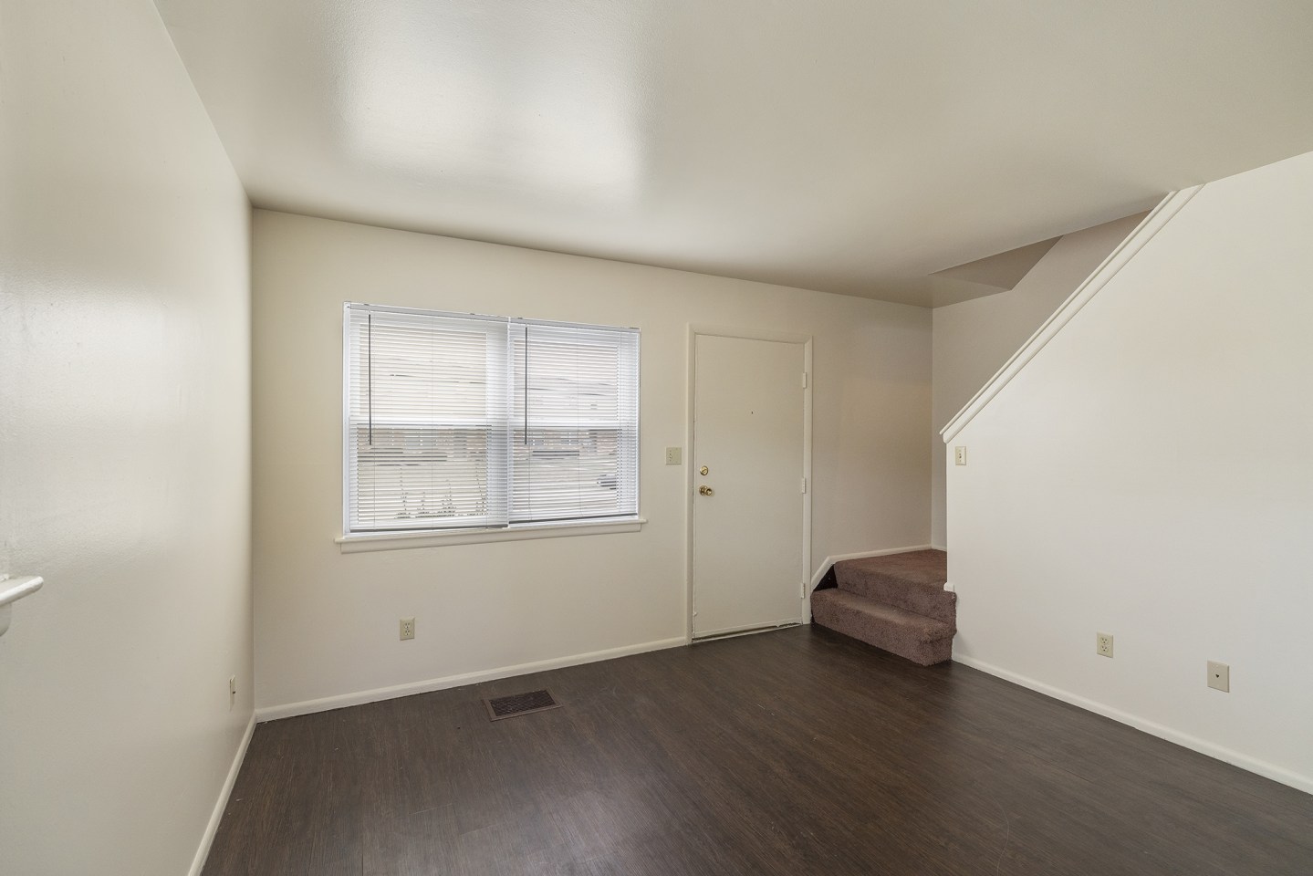 Falcon Way Townhomes Image 12