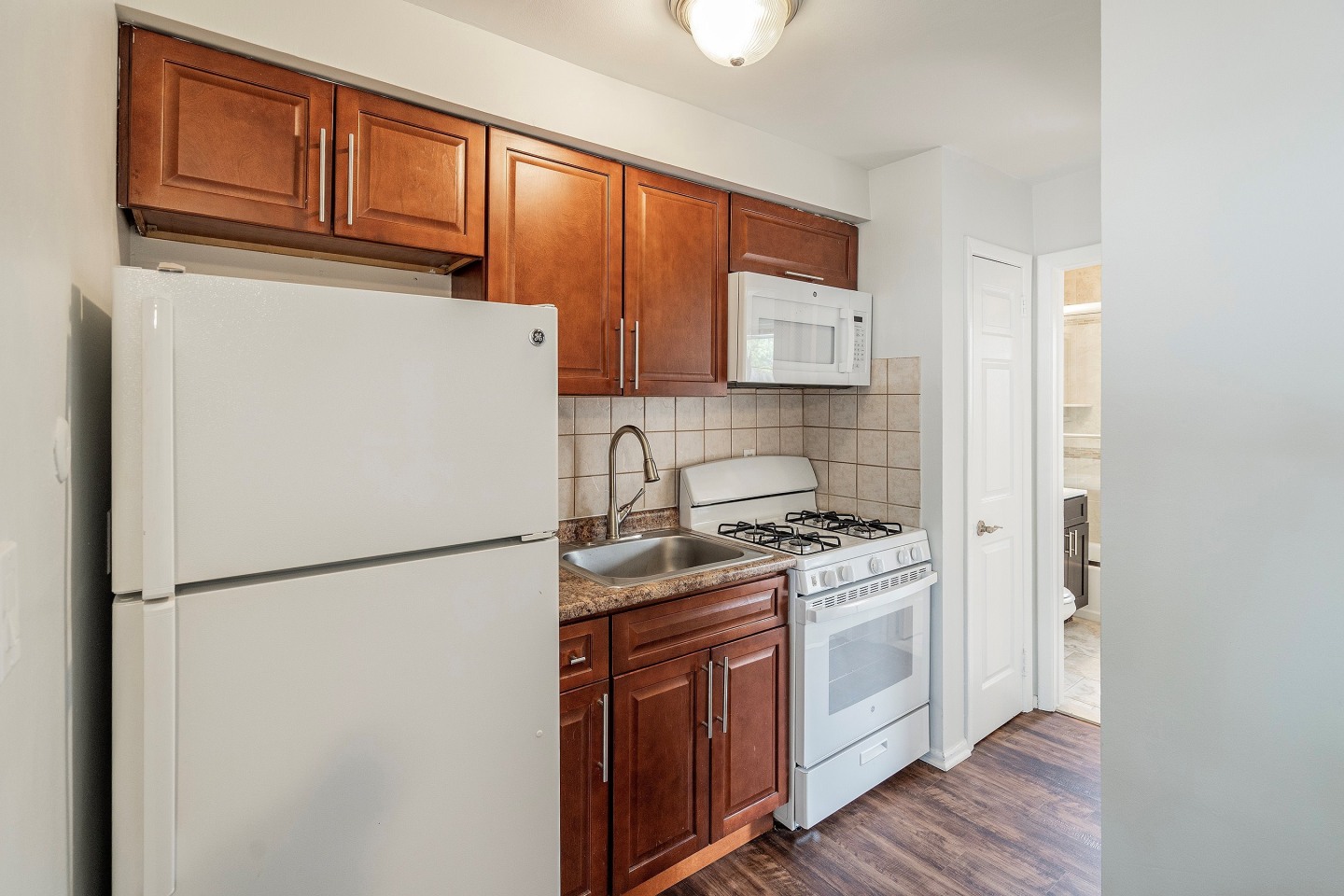114-120 Montgomery Street Apartments Image 3