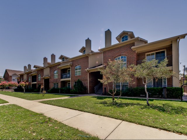 McFarlin Place Apartments Image 2