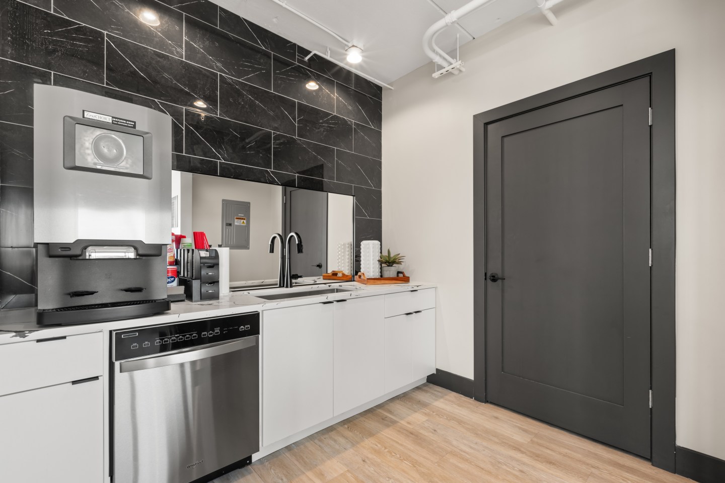 Kingston Pointe Apartments Image 21