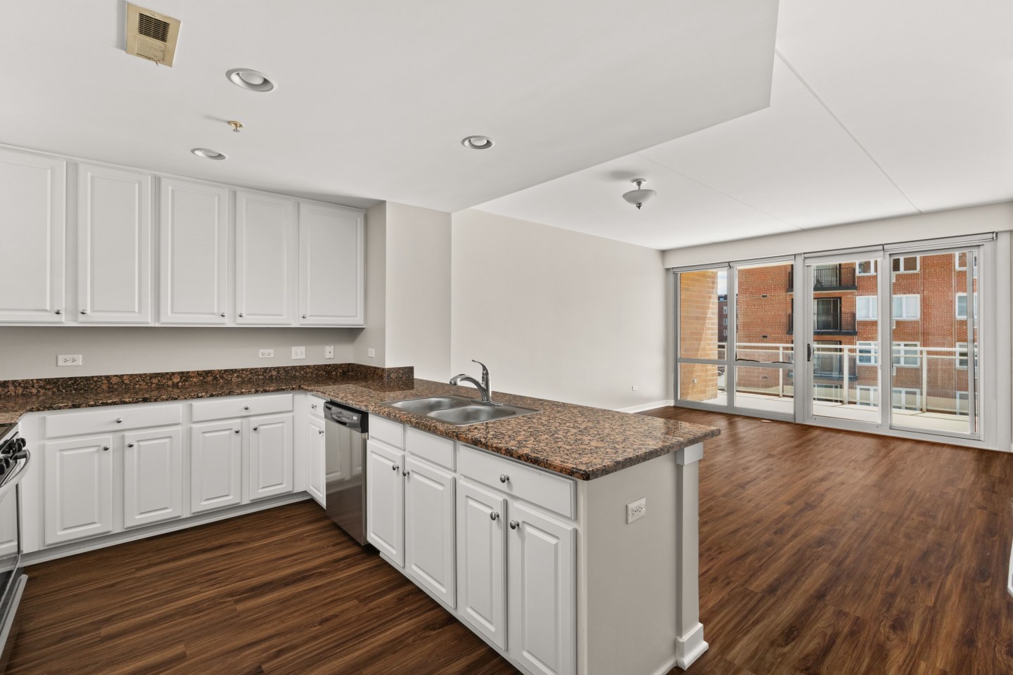 Kingston Pointe Apartments Image 12
