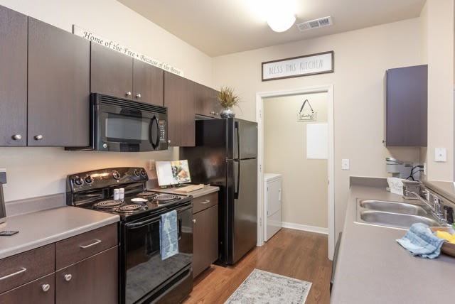 Independence Place West Fayetteville Apartments Image 1