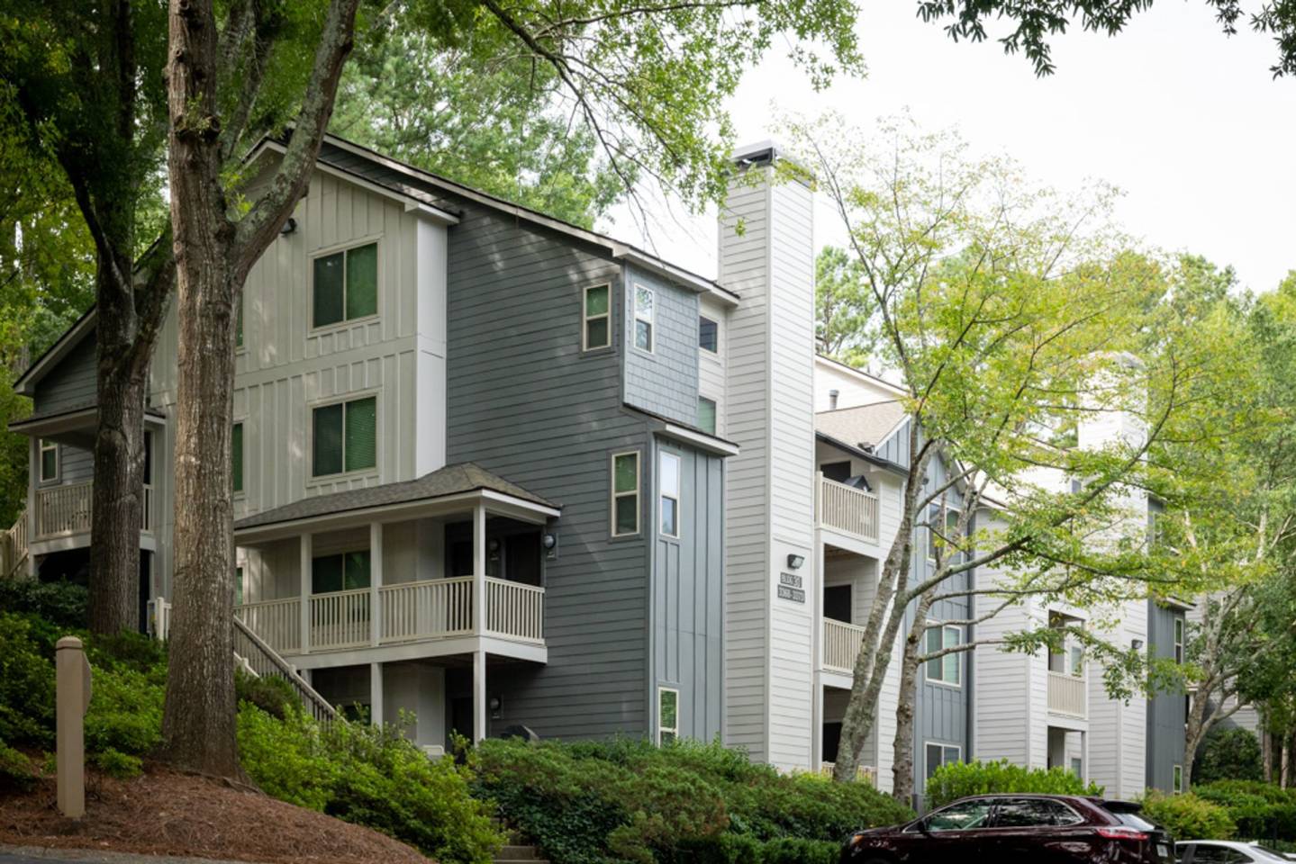 Kinstone Columns Drive Image 16