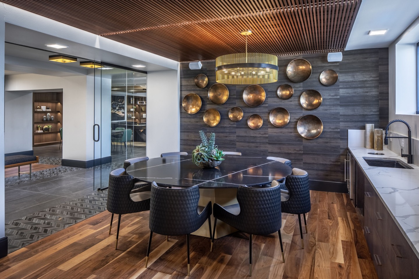 880 Lyn Image 48