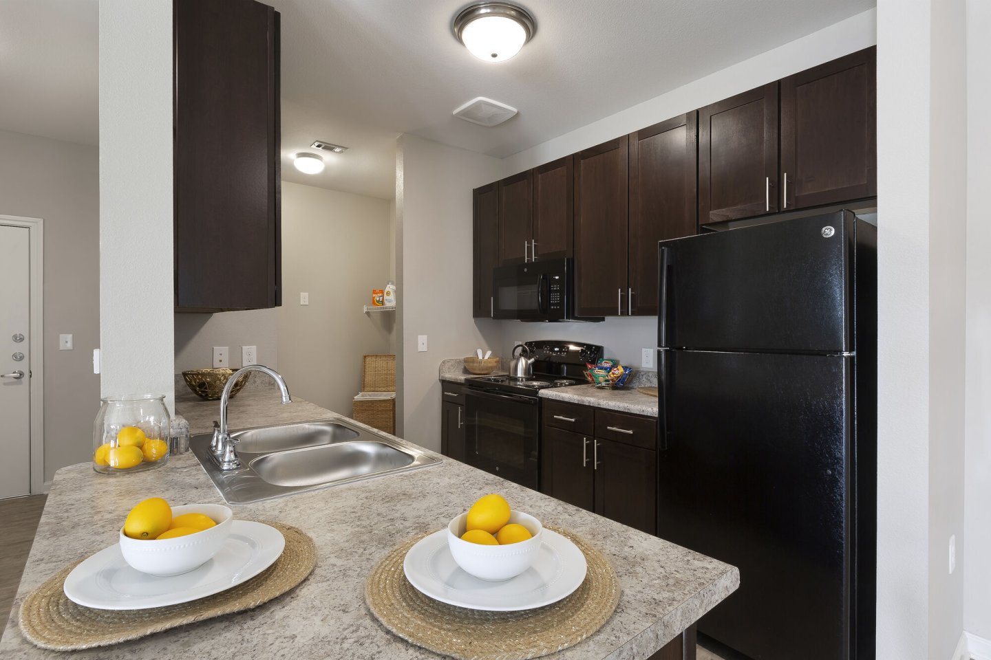 Pointe at Crestmont Apartments - Affordable Housing Image 4