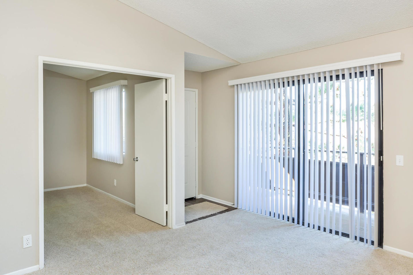 Emerald Court Apartment Homes Image 32
