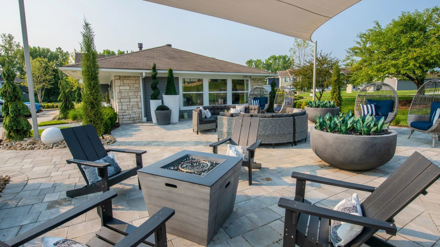 Emory Lakes Luxury Apartments Image 1