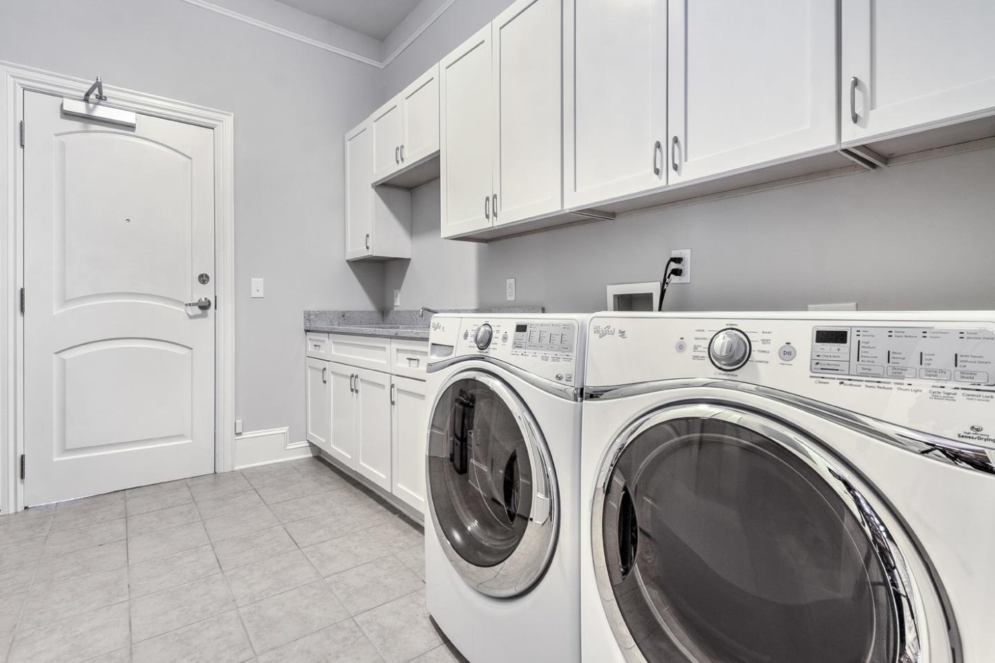 2100 Queens Image 15