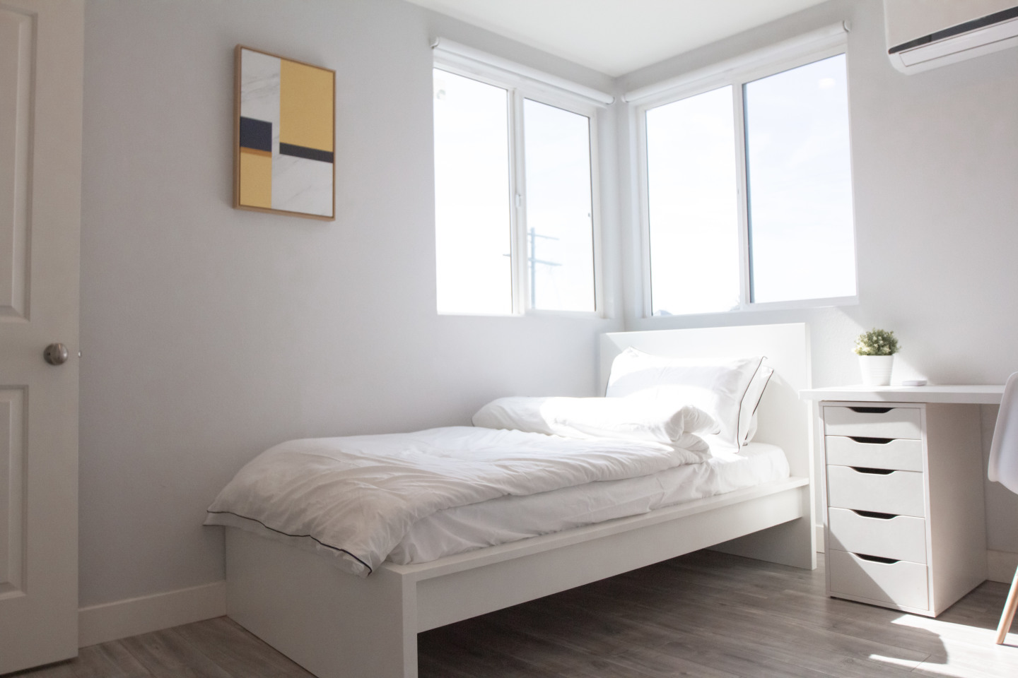 1729 W Adams Boulevard - Co-Living Image 6