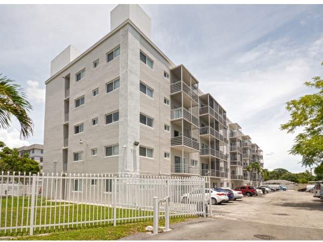 Miami Shores Luxury Apartments Image 21