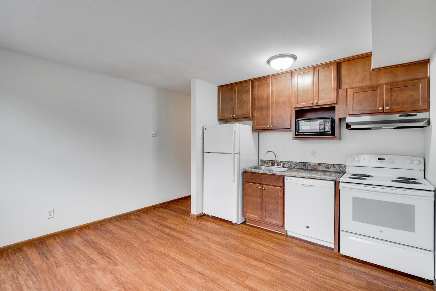 Bryant Manor Apartments Image 29