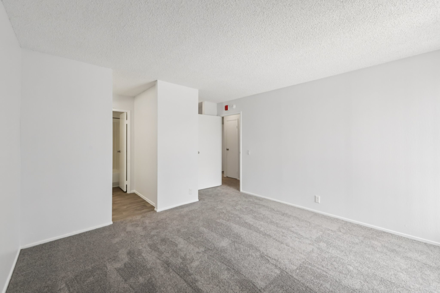 Lakewood Apartments at Lake Merced Image 17