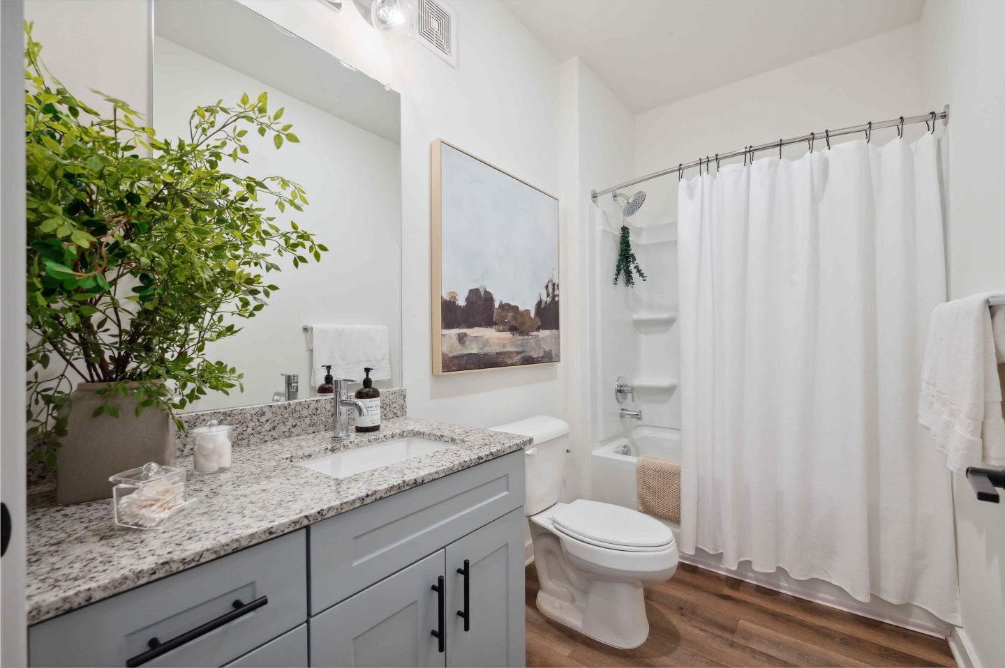 Farmhouse Luxury Apartments Image 37