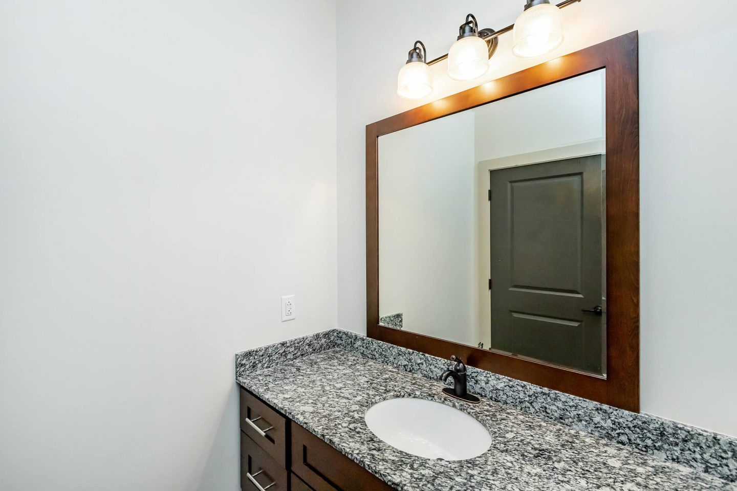 1810 Belcourt Image 20