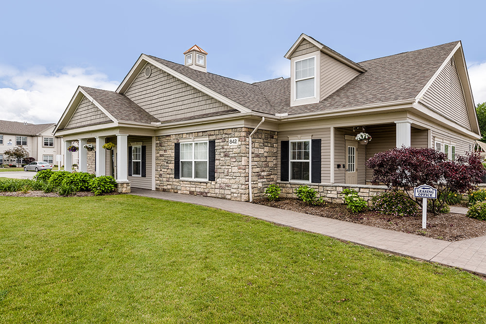 Cobblestone Court Apartments Image 15