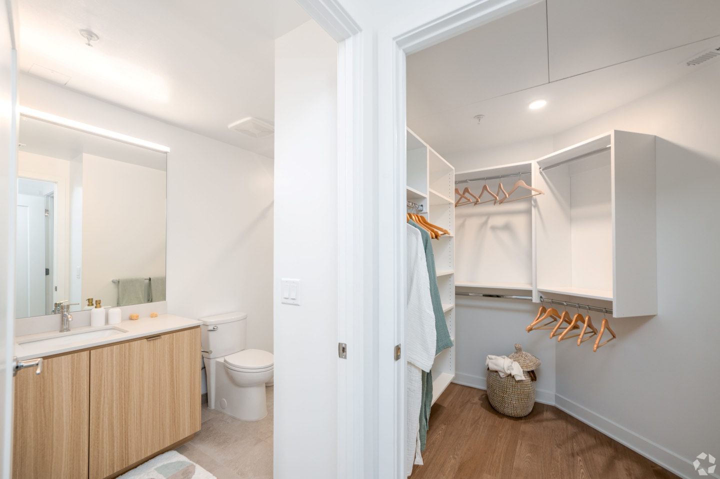 Solaire 7607 Image 22