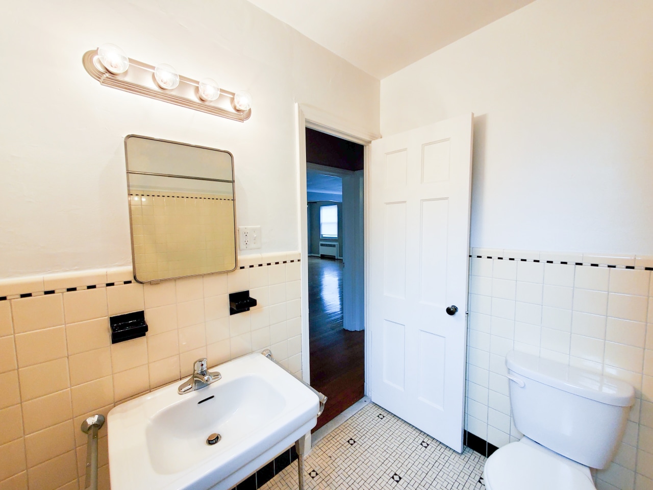 Parkway Manor  Image 10