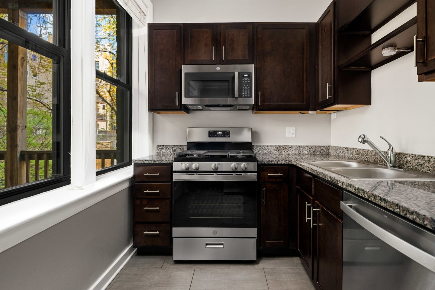 429 West Melrose Image 3