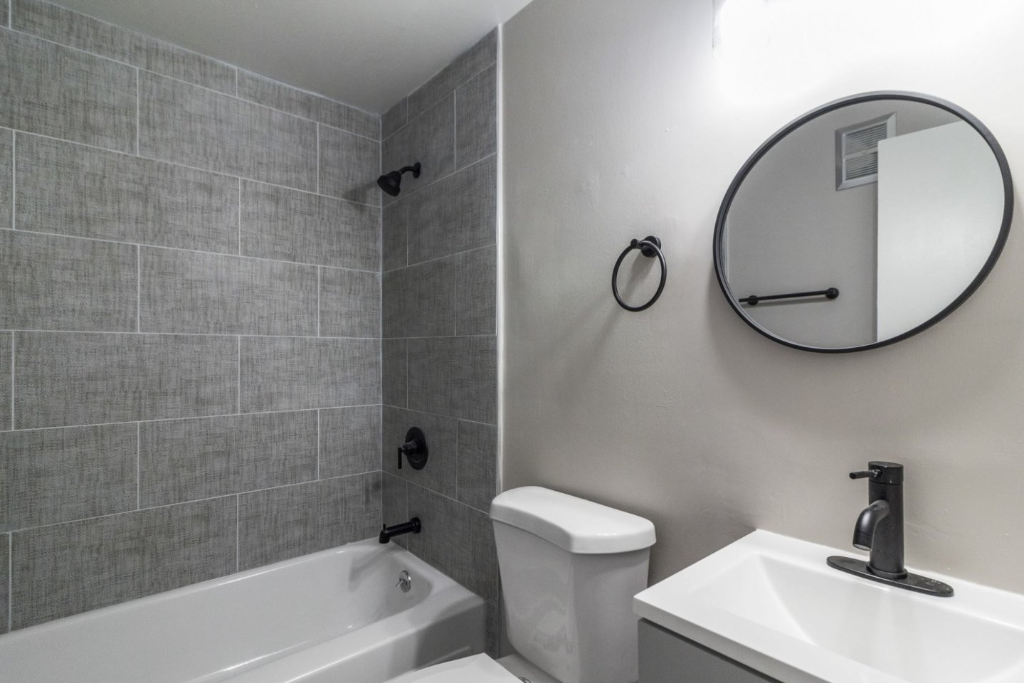 Townhomes at River's Crossing Image 6