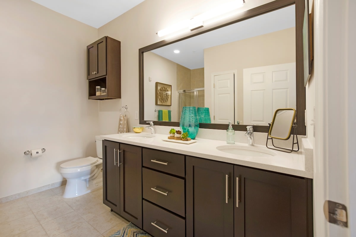 Woodmont Mews Apartments Image 21