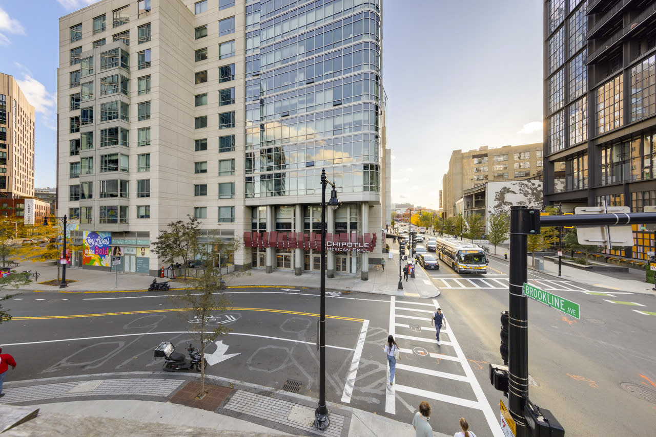 Pierce Boston Image 4