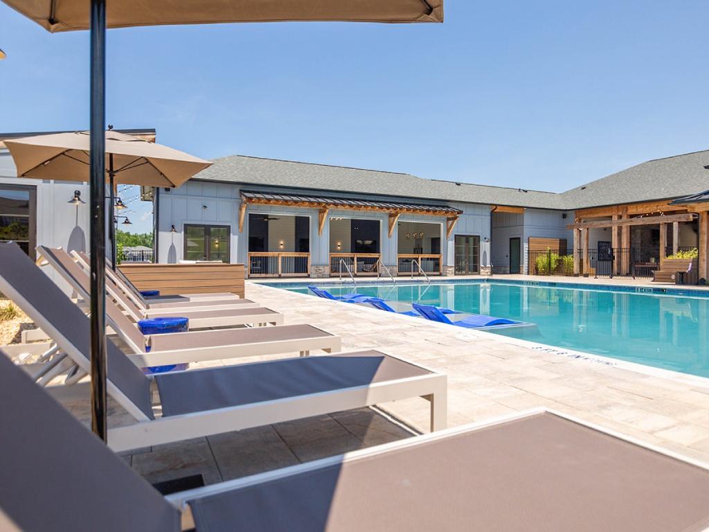 53 West Luxury Apartments Image 30