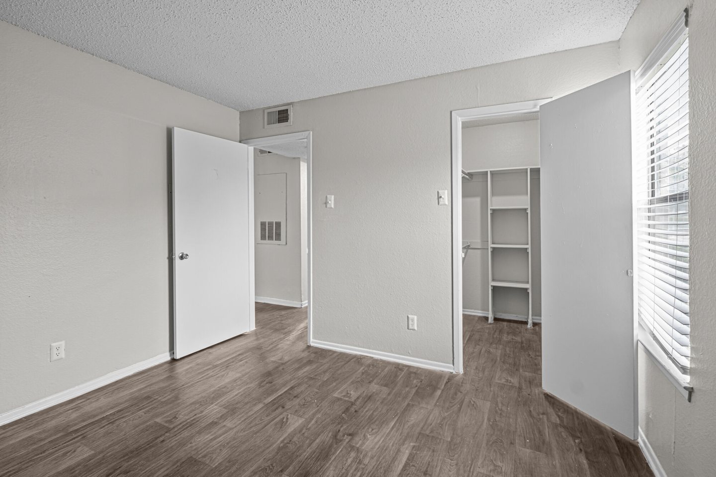 Pine Oaks Image 11