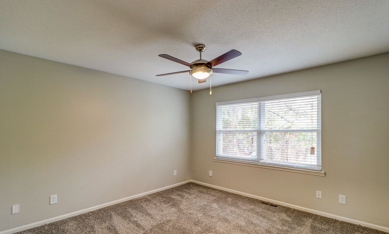 Savan Pointe Townhomes East and West Image 10