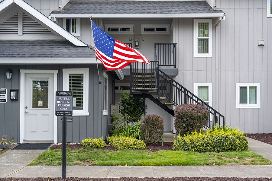 Americana Apartments Image 2