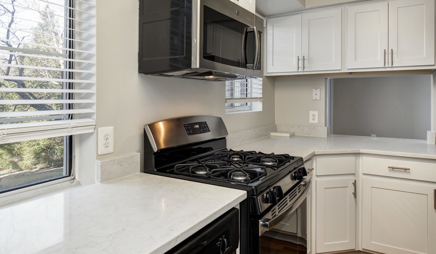 Foxchase Apartments Image 12