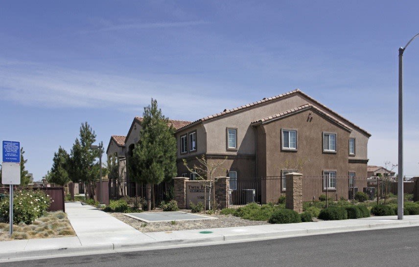 Twin Palm Apartments Image 9