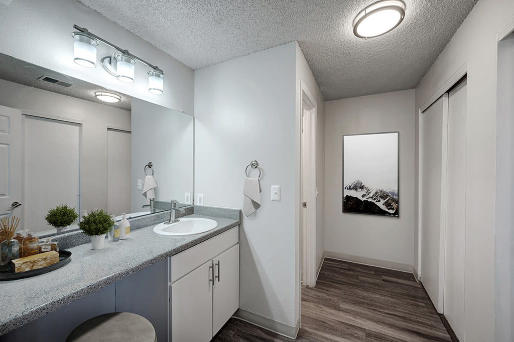 Summit Riverside Apartments Image 8
