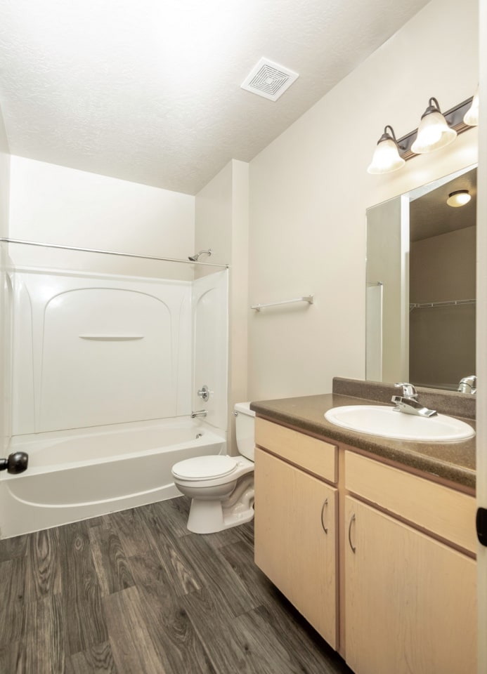 Wilshire Place Apartments Image 25