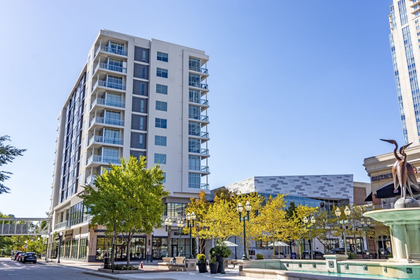 Premier Apartments Image 3