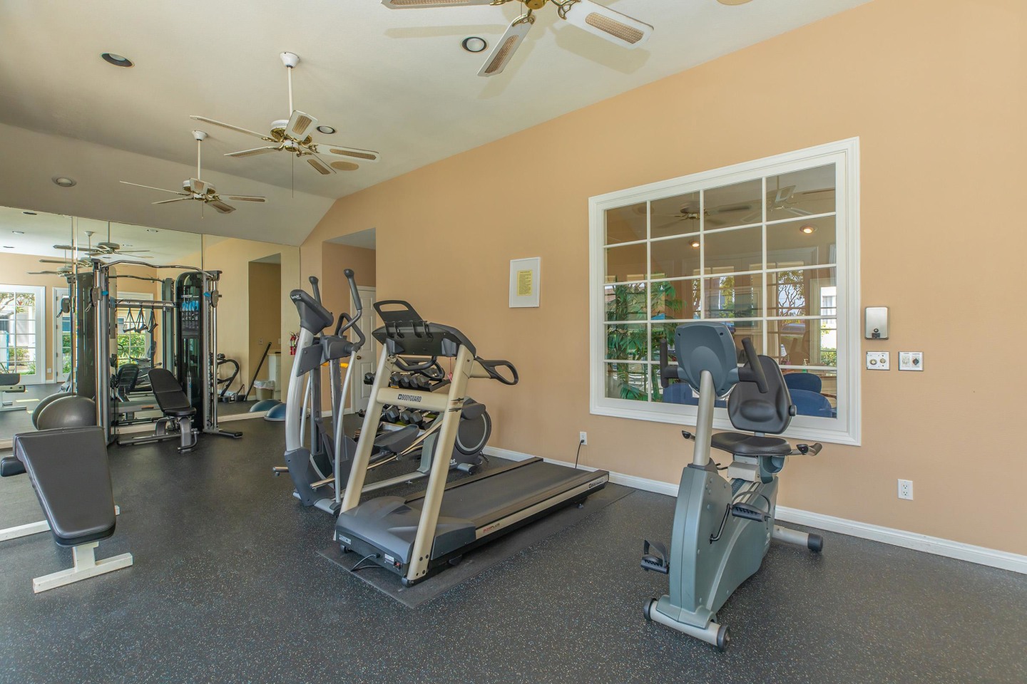 Sandpointe Cove Apartment Homes Image 4