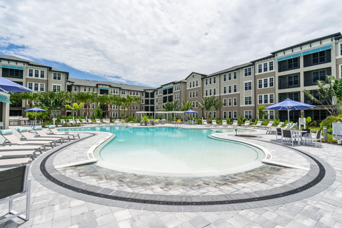 VIVE Modern Apartments Image 1