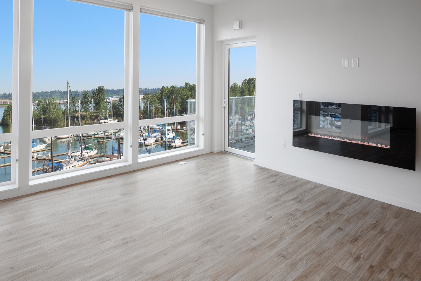 Yacht Harbor Club Image 37