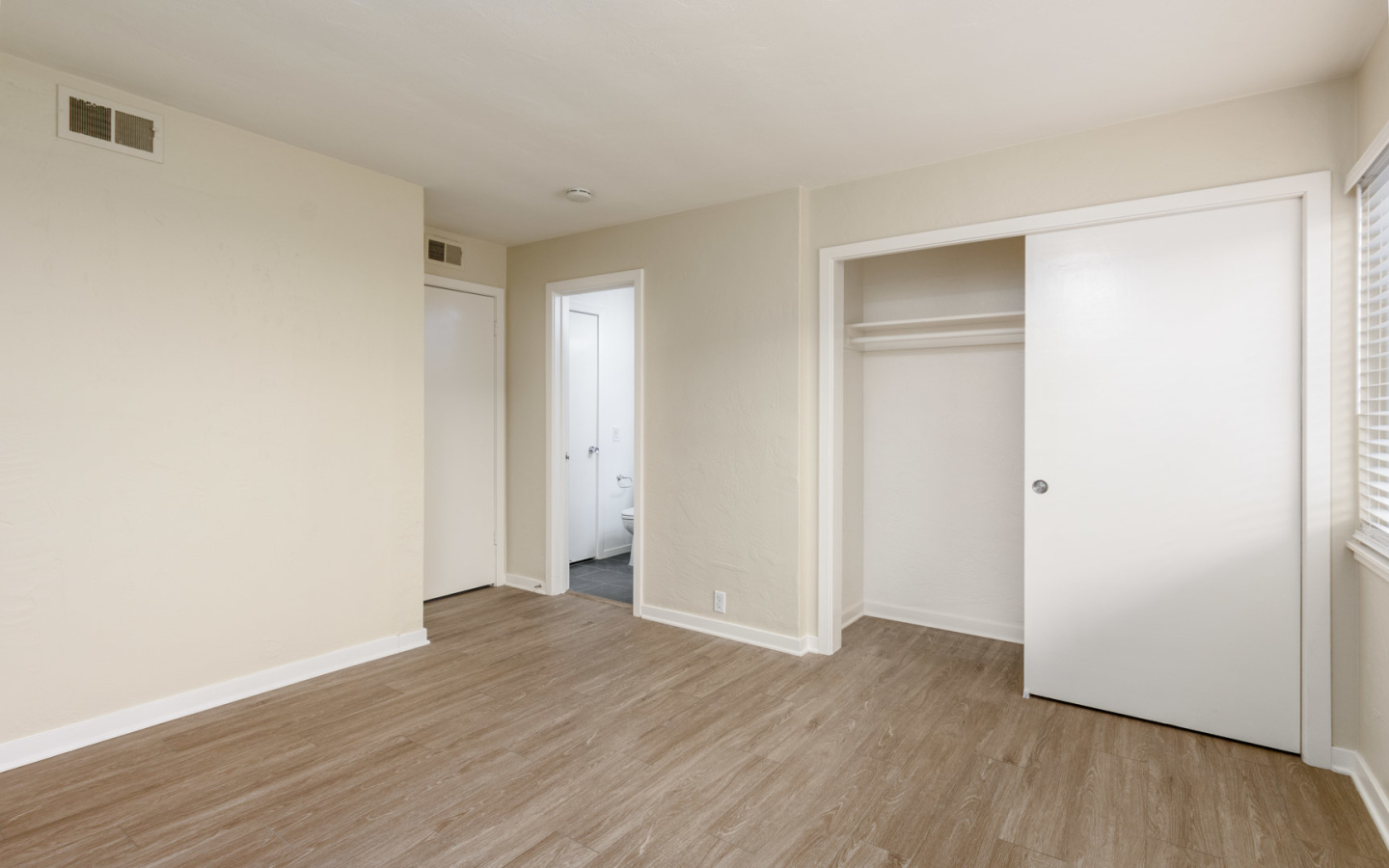 1 San Antonio Apartments Image 8