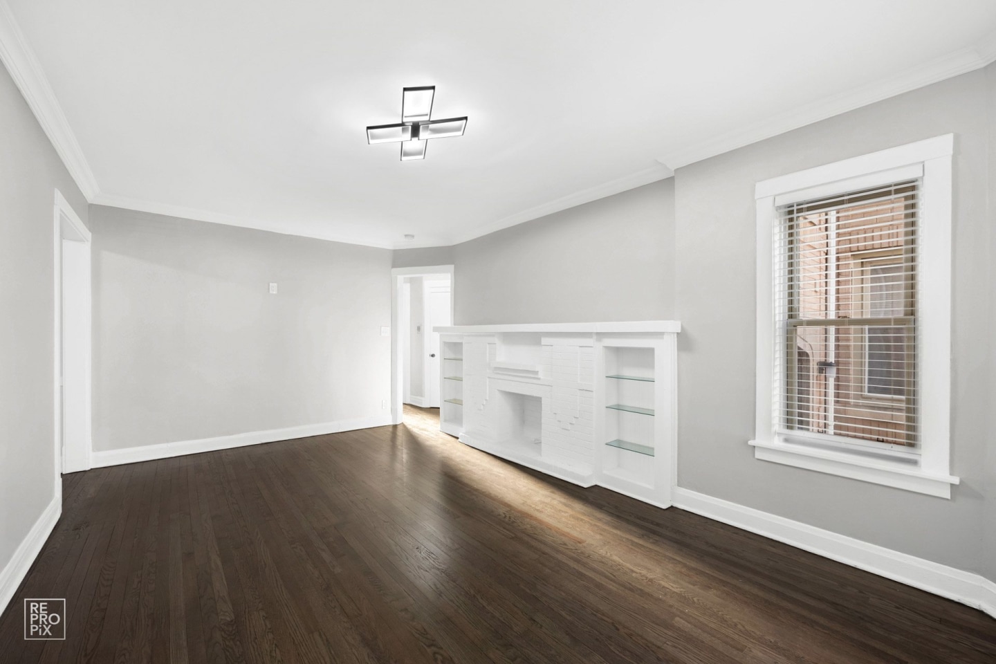 647 N Mayfield Ave Image 13