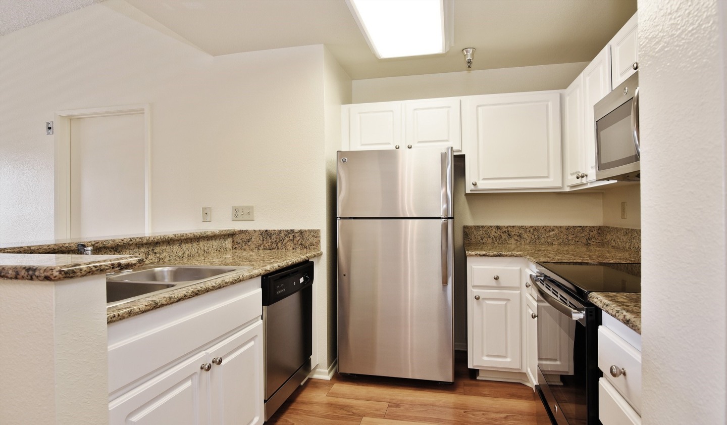 Island Club Apartments Image 25
