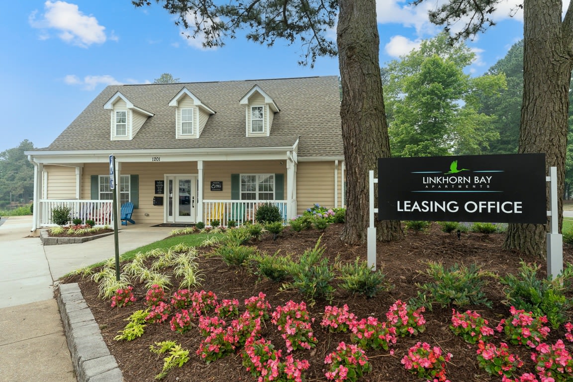 Linkhorn Bay Apartments Image 1