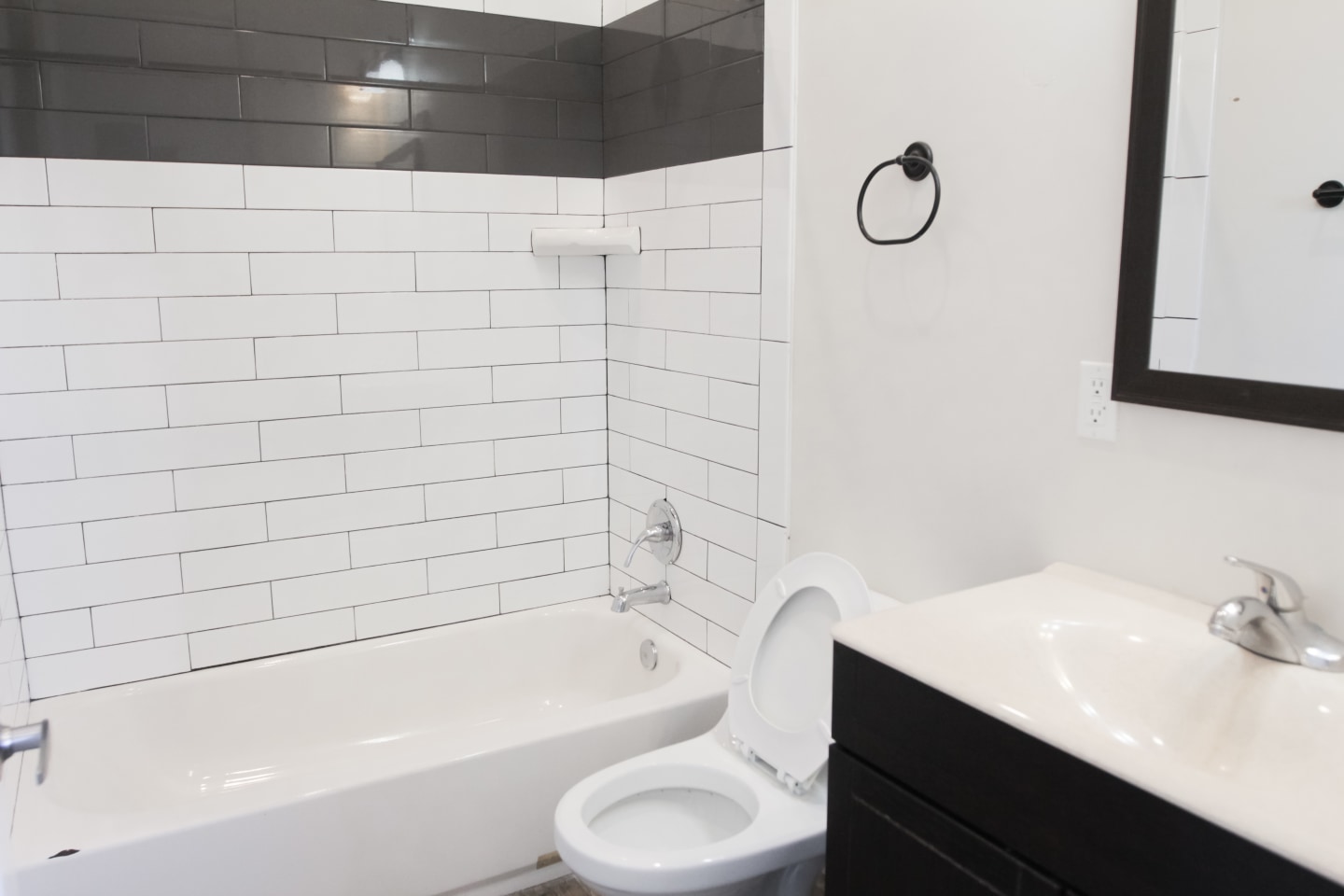 1337 W 36th Place - Co-Living Image 9
