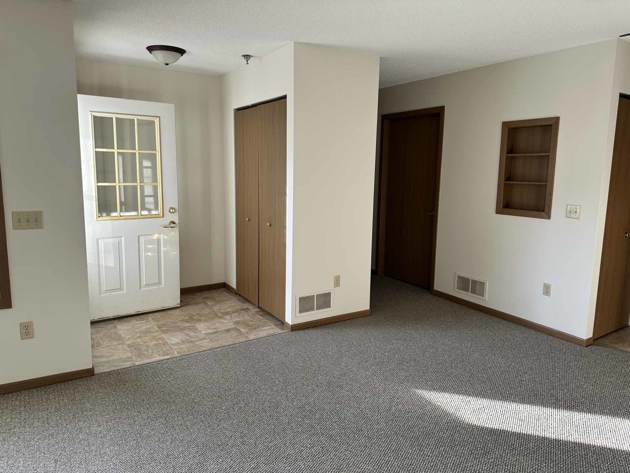 Cottages of Vadnais Heights - Senior Housing Image 6