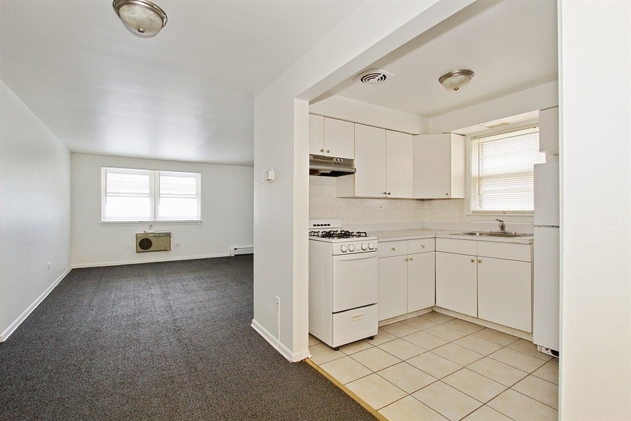 6743 Oglesby Image 2