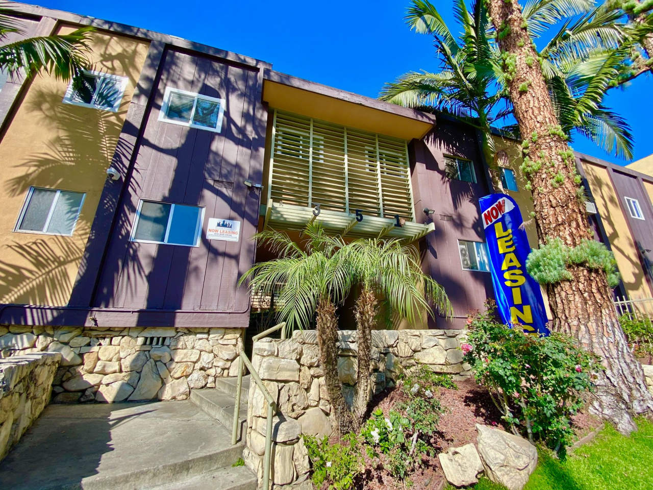 351 S. Manhattan Pl. Image 2
