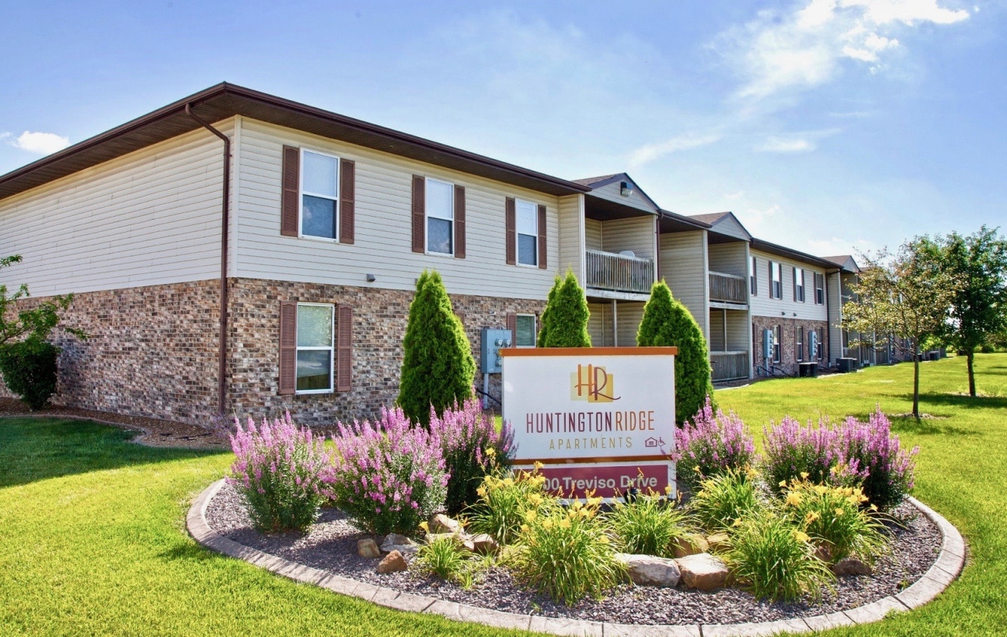 Huntington Ridge Apartments - Affordable Housing Image 2
