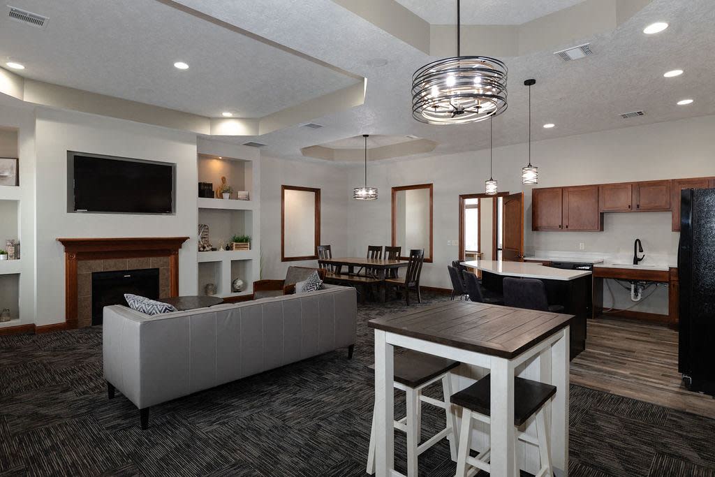 Diamond Field commons Image 14